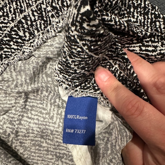 Women's casual shorts - Picture 3 of 3